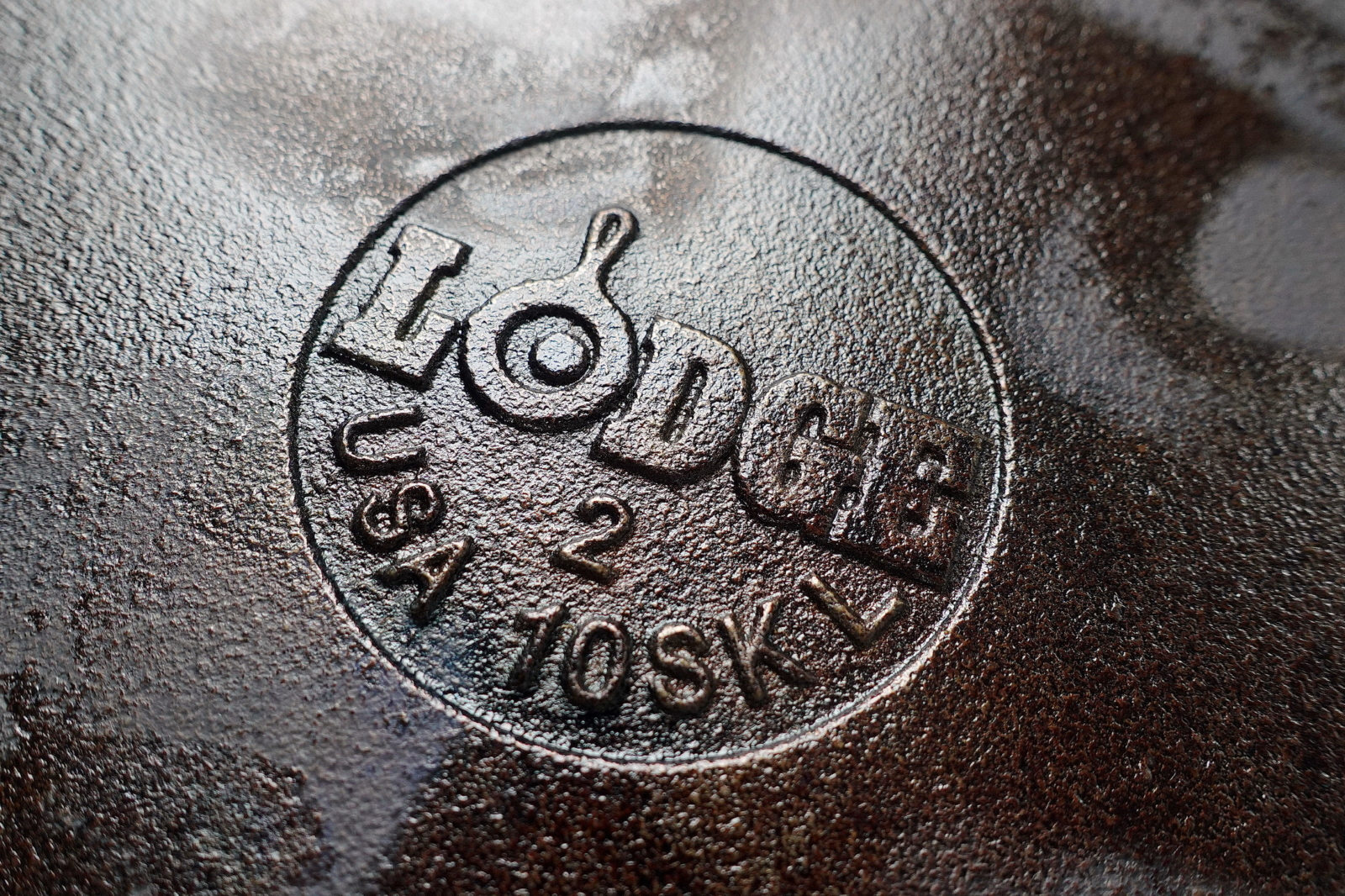 Lodge 鑄鐵鍋底部刻印 10SKL