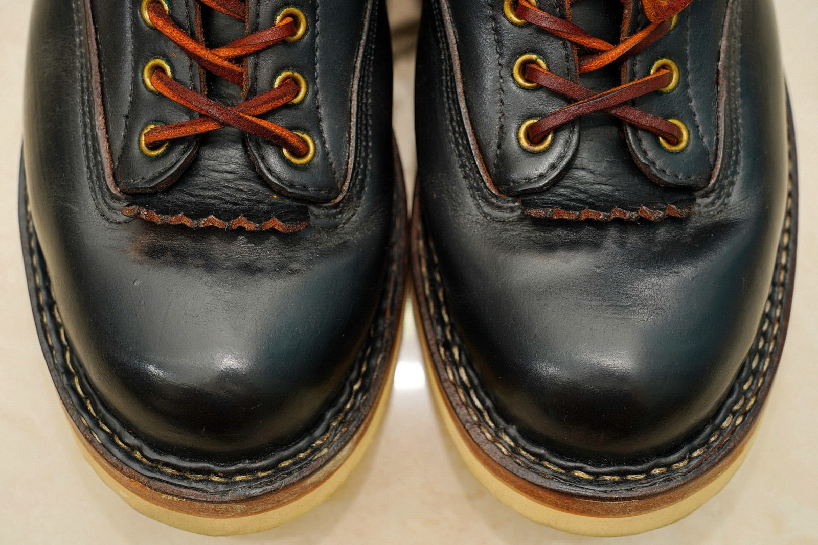 White's Boots Lace to Toe Horween Black,靴頭特寫
