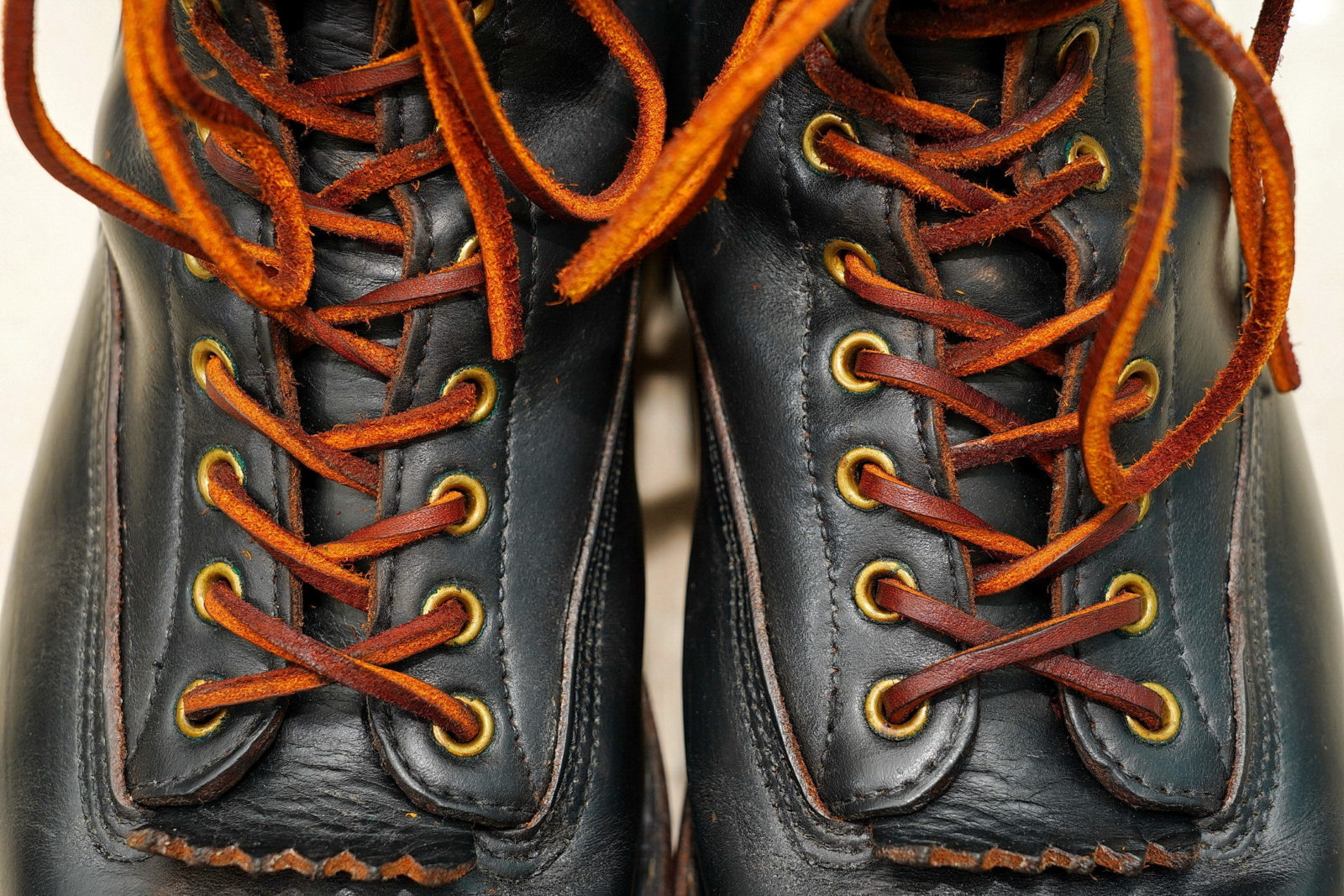 White's Boots Lace to Toe Horween Black,鞋帶銅環特寫