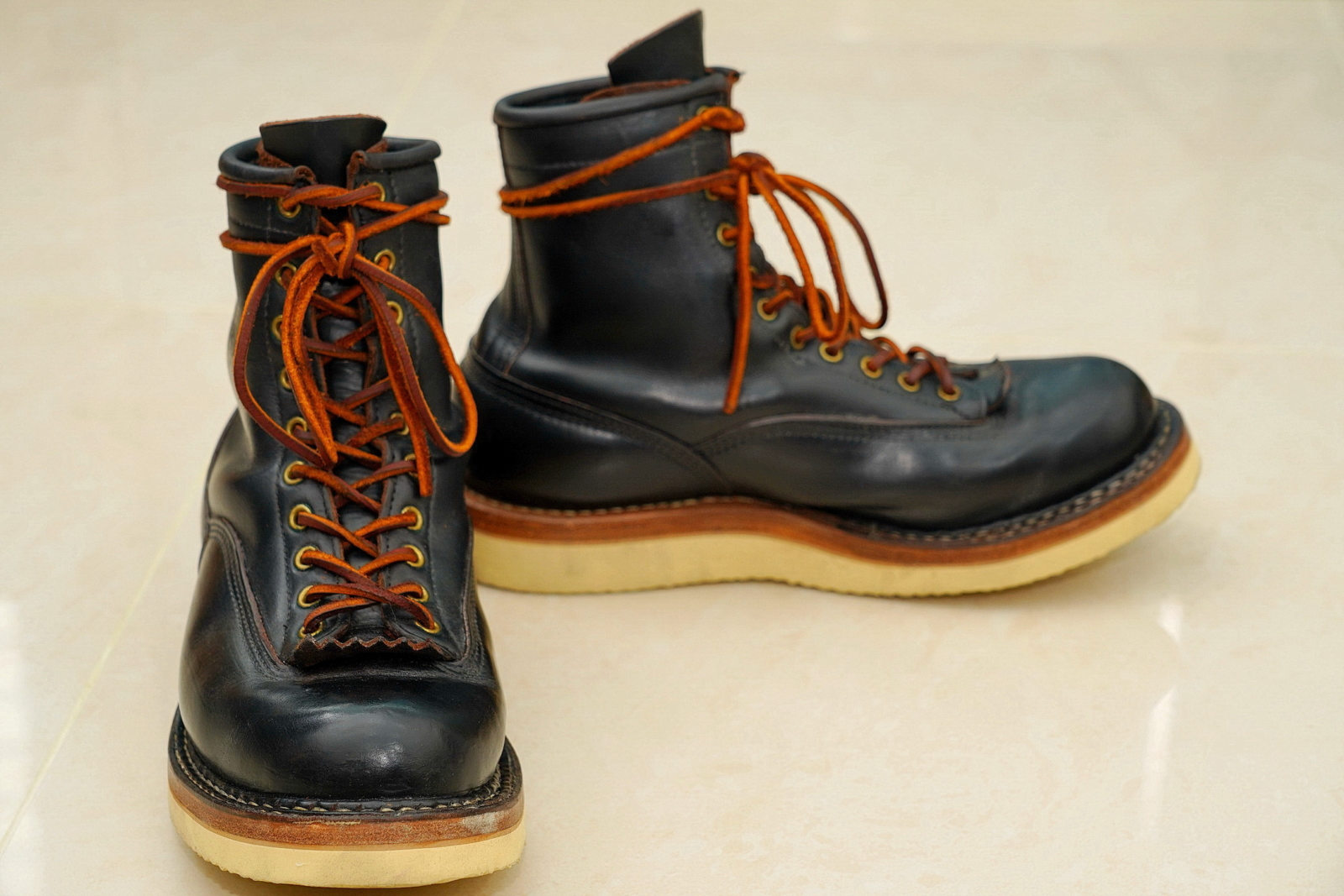 White's Boots Lace to Toe Horween Black,Stylish Pose 1