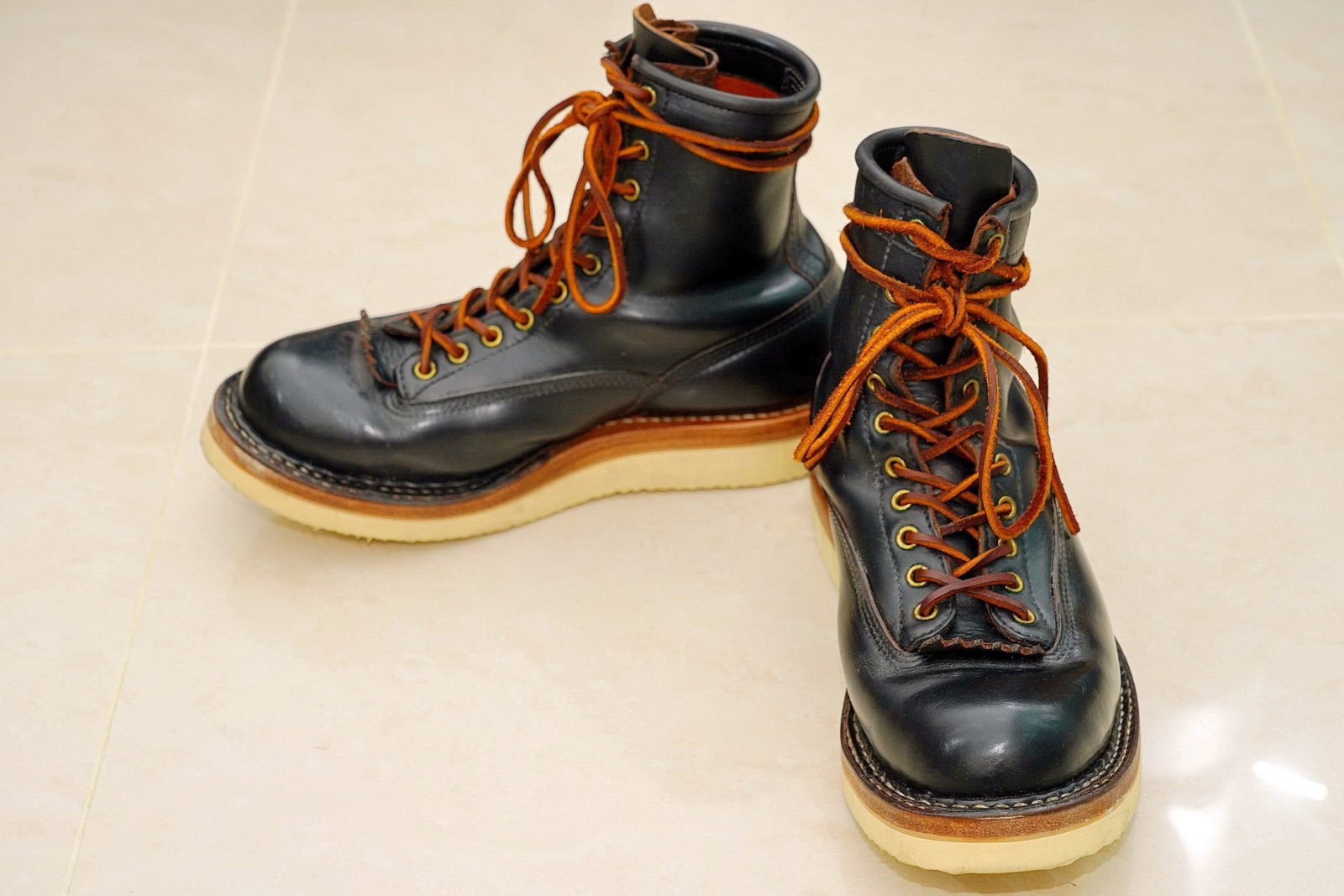 White's Boots Lace to Toe Horween Black,Stylish Pose 2