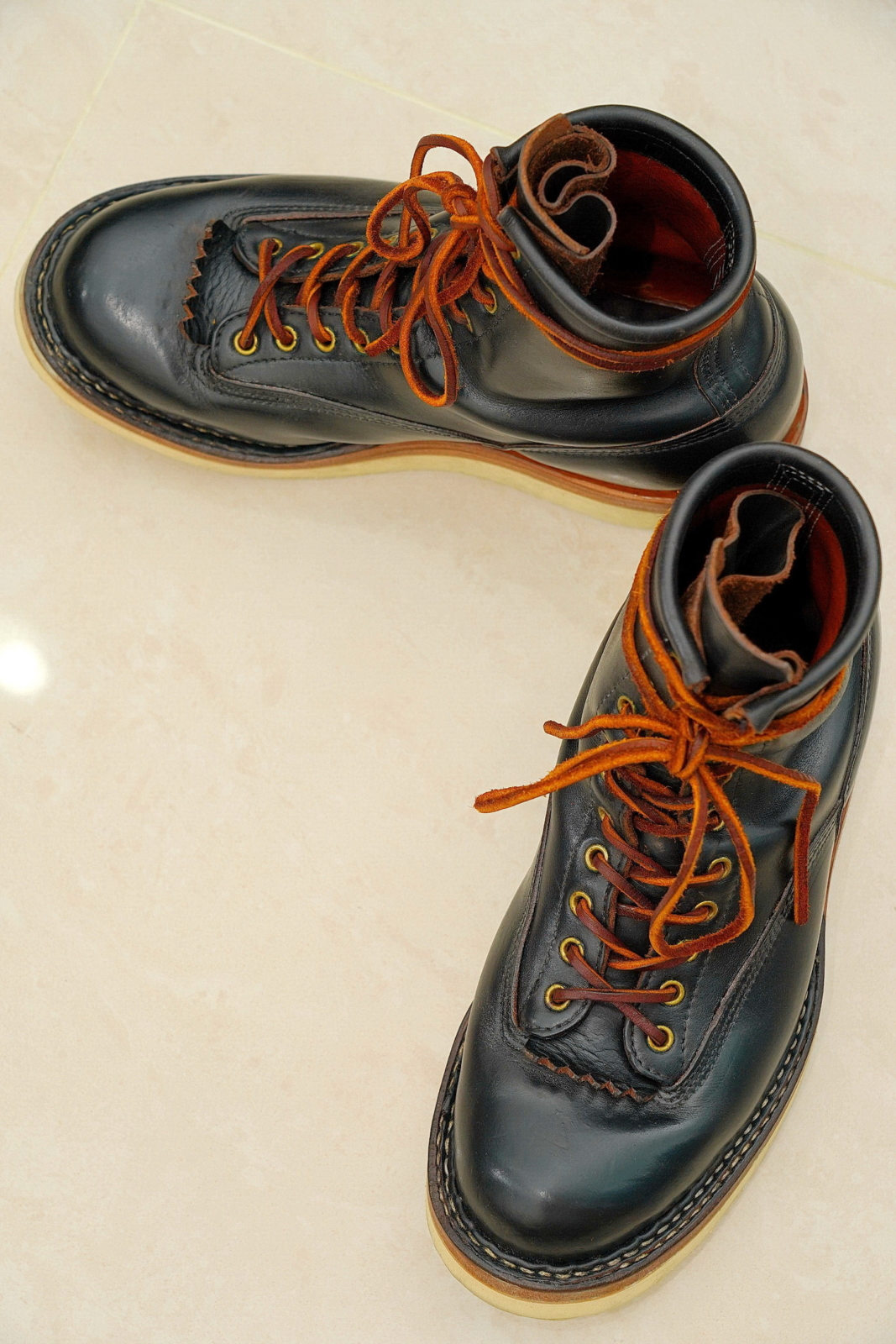 White's Boots Lace to Toe Horween Black,Stylish Pose 3