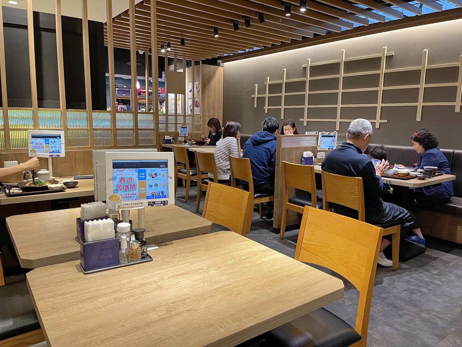 大戶屋 - 誠品南西店,店內