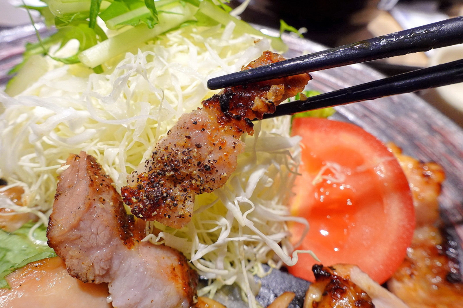 大戶屋 - 雞豬雙鞠定食,豬肉特寫1