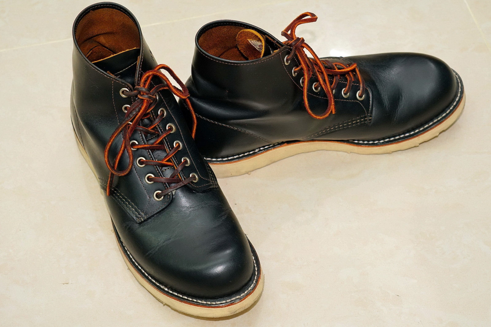 Red Wing 9870 ,Stylish Pose 1