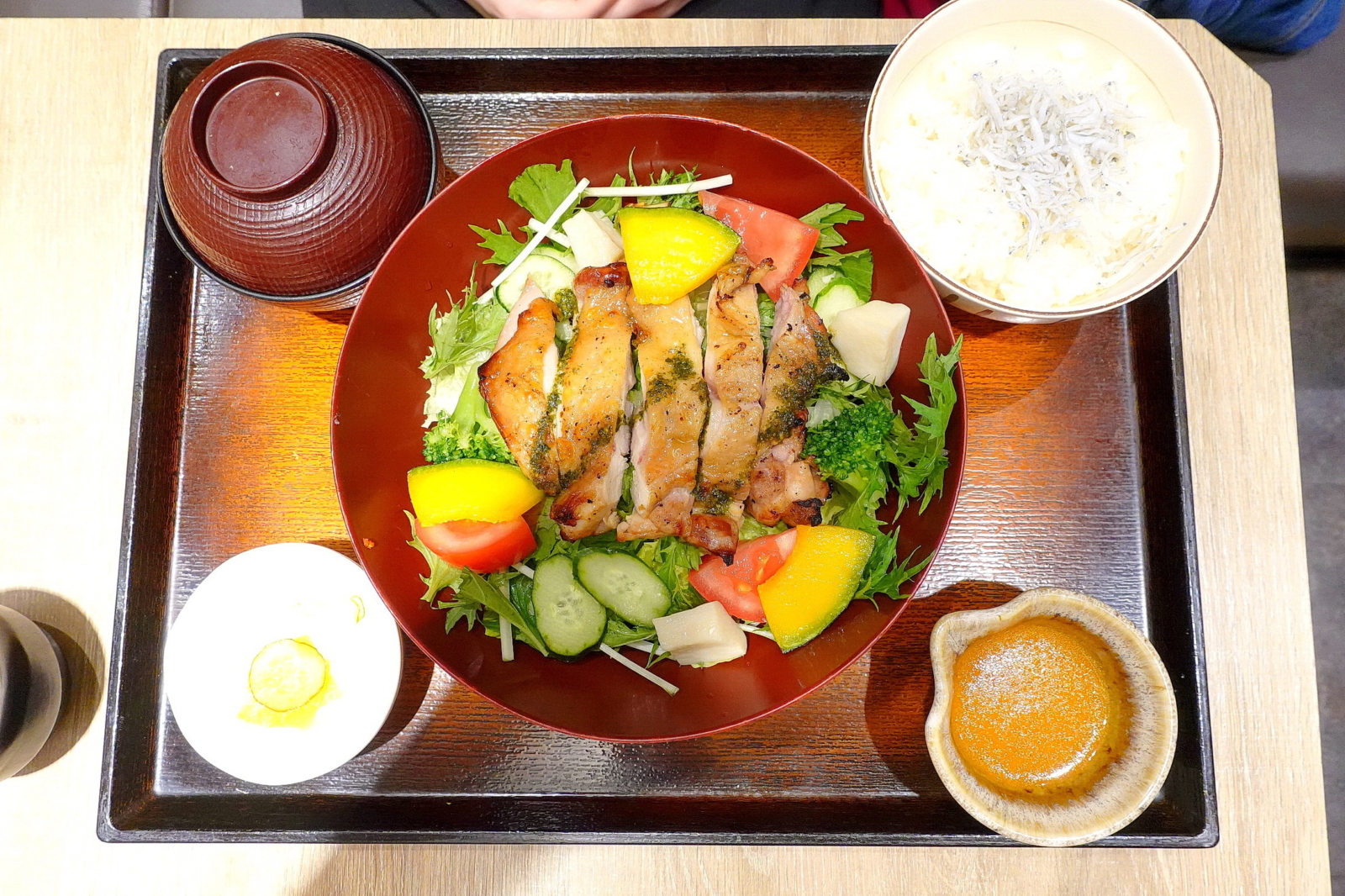 大戶屋,炭烤雞肉沙拉定食1