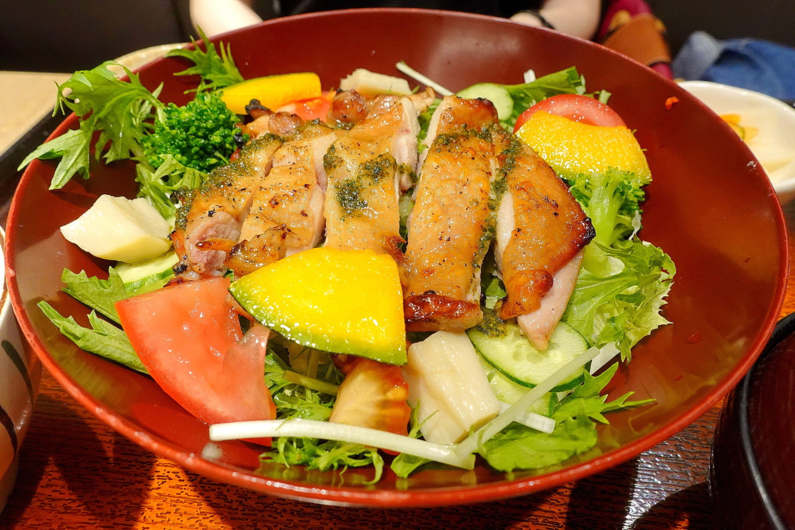 大戶屋,炭烤雞肉沙拉定食2