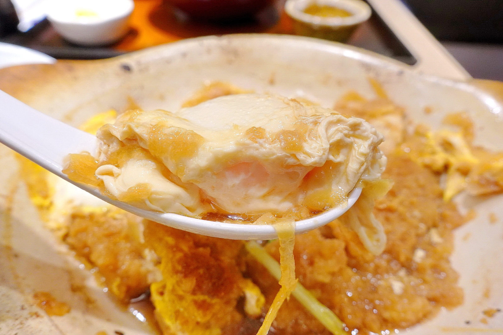 大戶屋,滑蛋豬排鍋定食,滑蛋特寫1