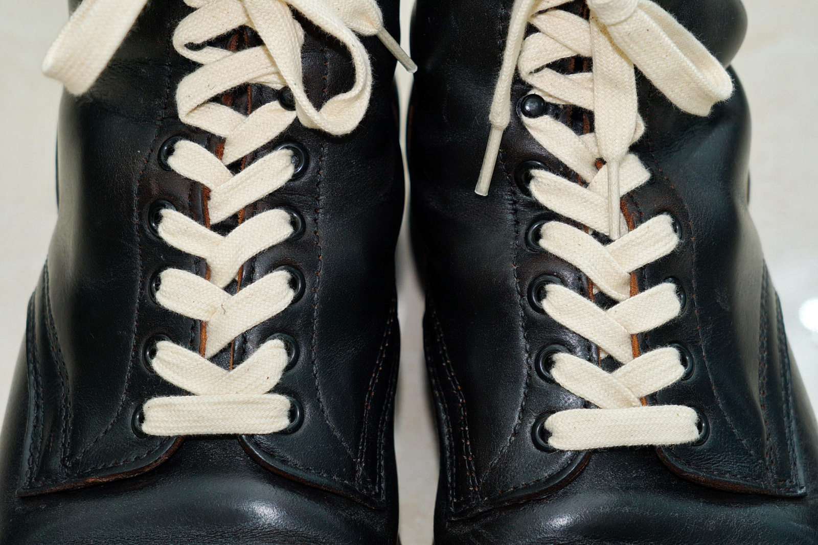 White's MP Service Boots 5Inches Horween CXL BLK 軍警靴,正面鞋帶特寫