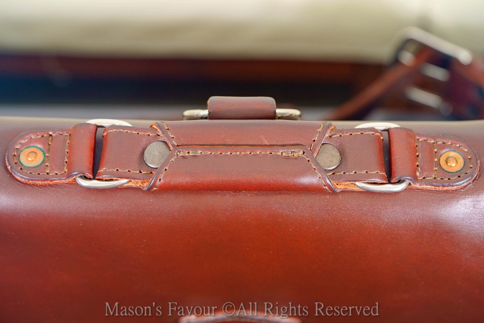 Saddleback Leather Satchel,提把2