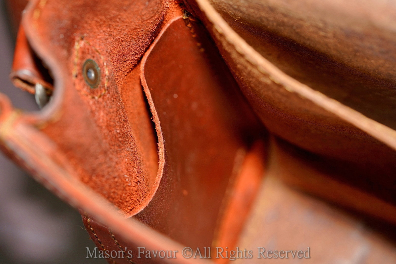 Saddleback Leather Satchel,兩側內袋2