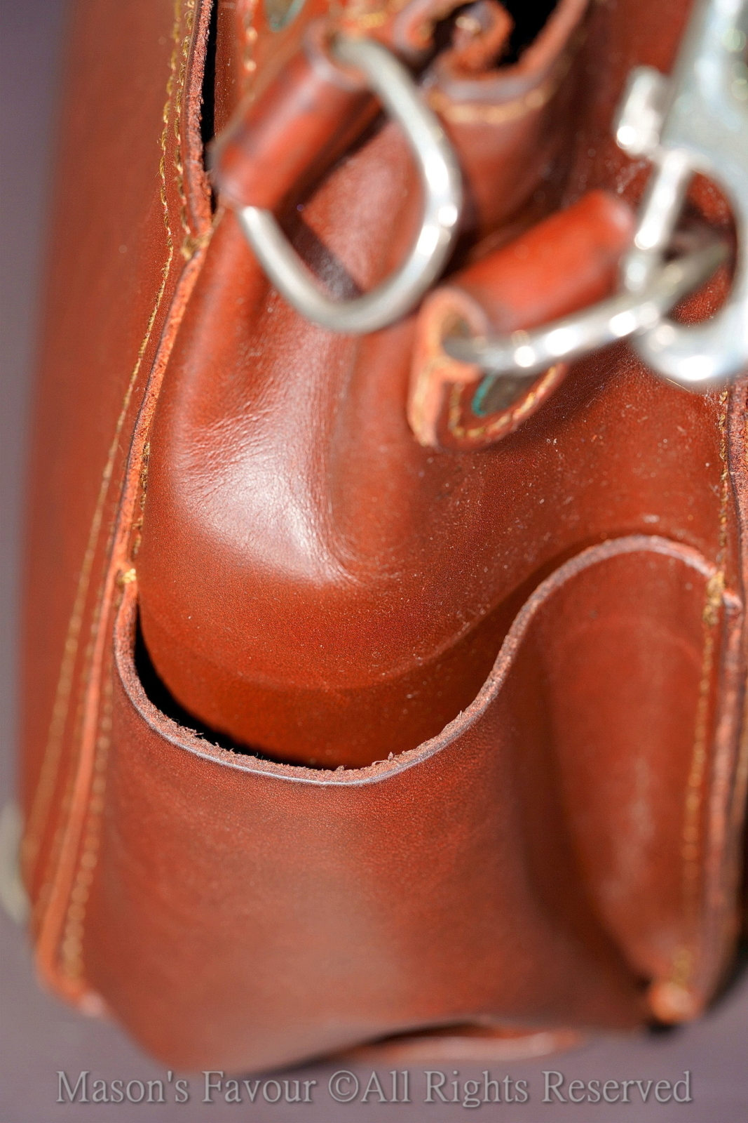 Saddleback Leather Satchel,外側口袋