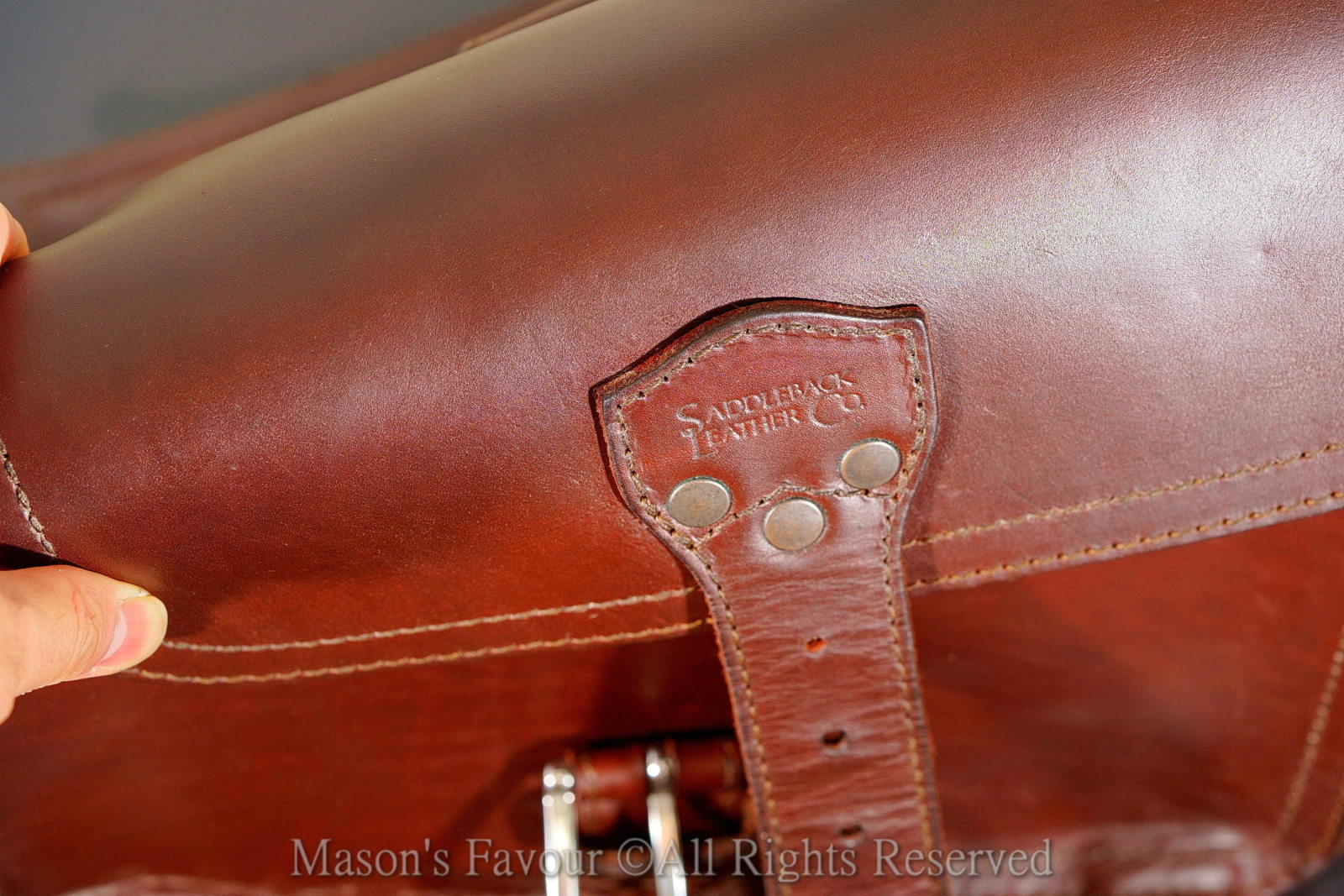 Saddleback Leather Satchel,經年著用皮革軟化狀態1