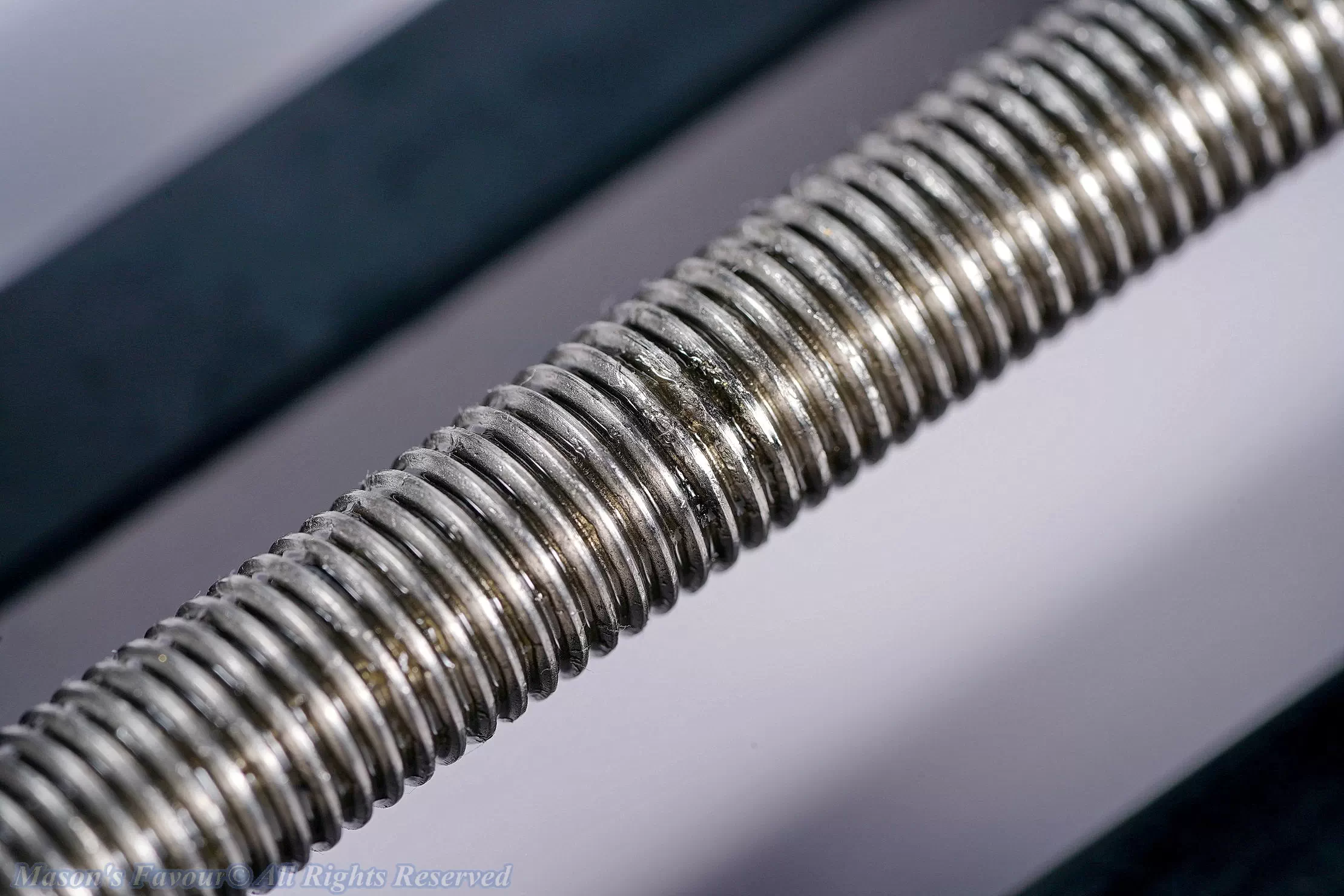 Hejnar Macro Focusing Rail MS5P-10-KS - Enlarged view 1 of Stainless Steel Screw, it has broken crests that may cut a brass engagement piece on the camera seat clamp.
