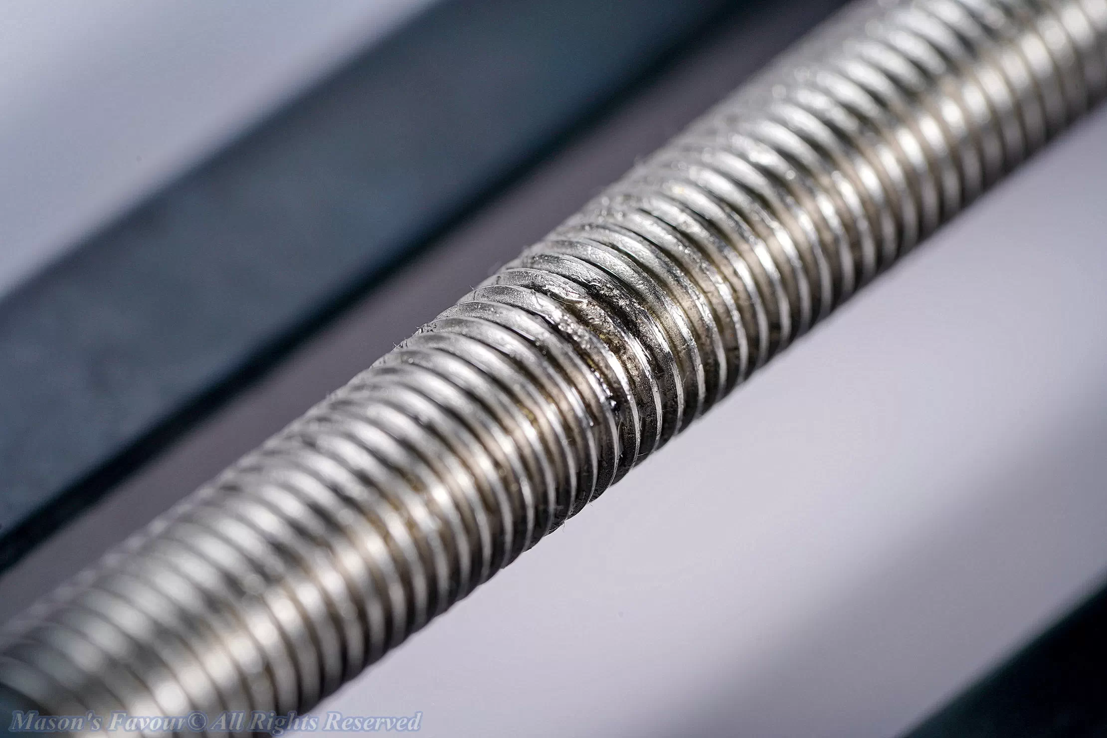 Hejnar Macro Focusing Rail MS5P-10-KS - Enlarged view 2 of Stainless Steel Screw, it has broken crests that may cut a brass engagement piece on the camera seat clamp.