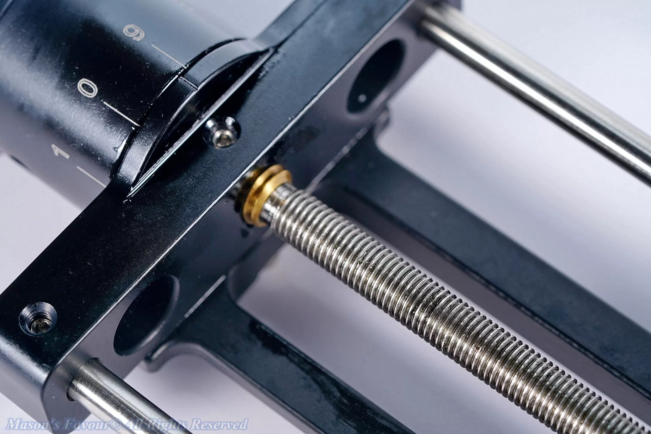 Hejnar Macro Focusing Rail MS5P-10-KS - the Stainless Steel Screw with Broken crests that cut off some metal scrapes from the brass engamenet piece below the camera seat quick release clamp