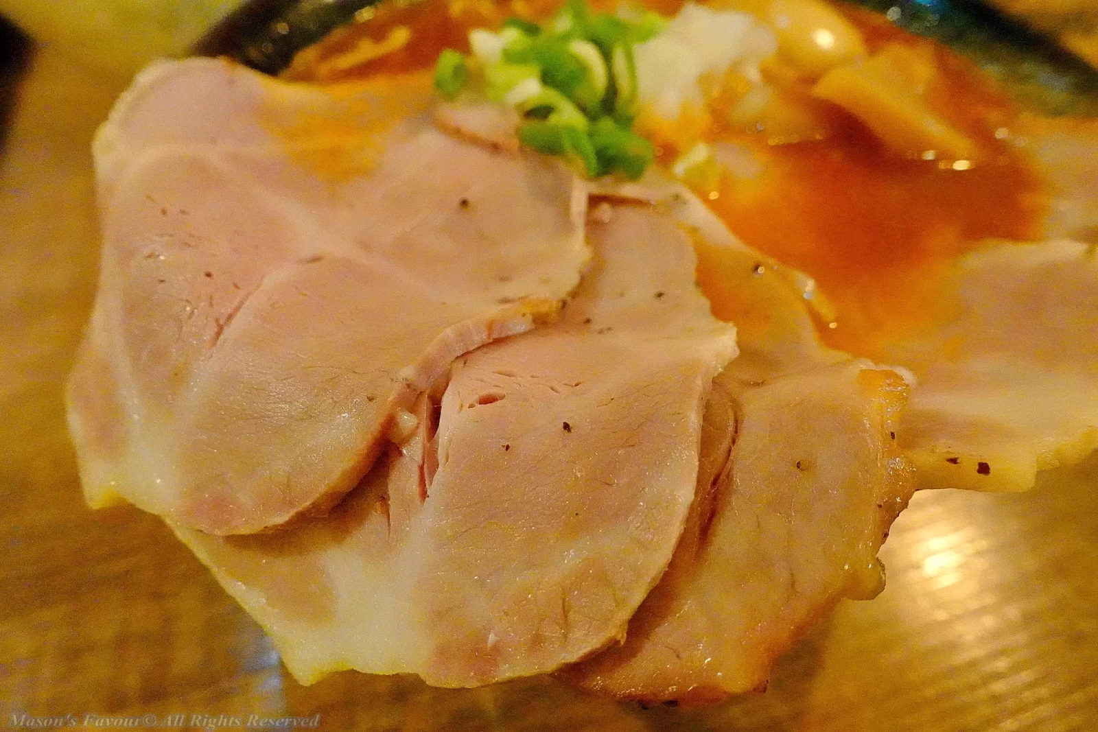 五之神製作所 - 蝦拉麵，叉燒特寫1