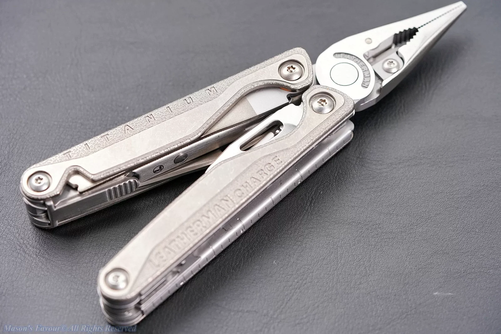 Leatherman Charge+ TTI - Pliers, Perspective 1