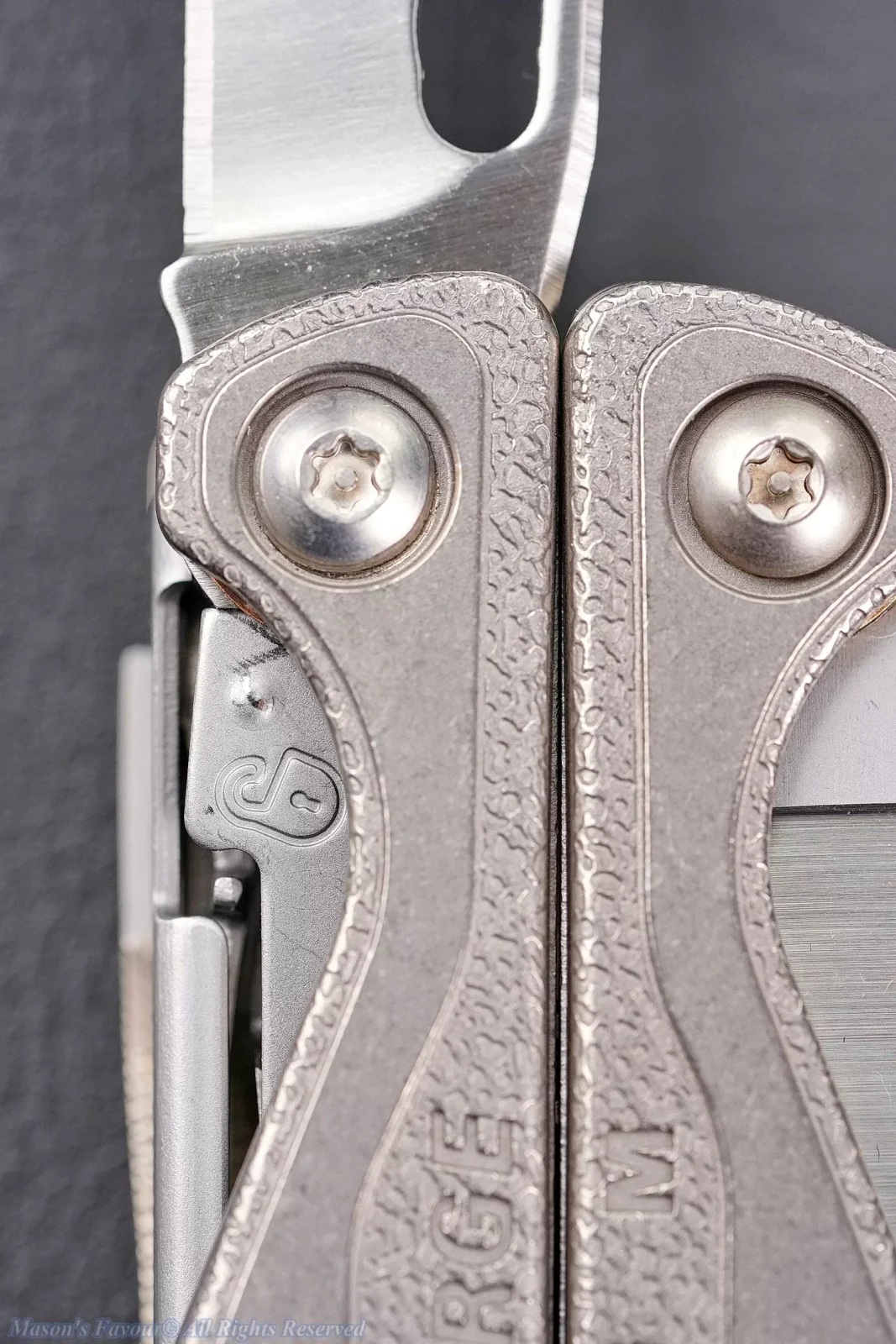 Leatherman Charge+ TTI - Safety Lock of S30V Knife