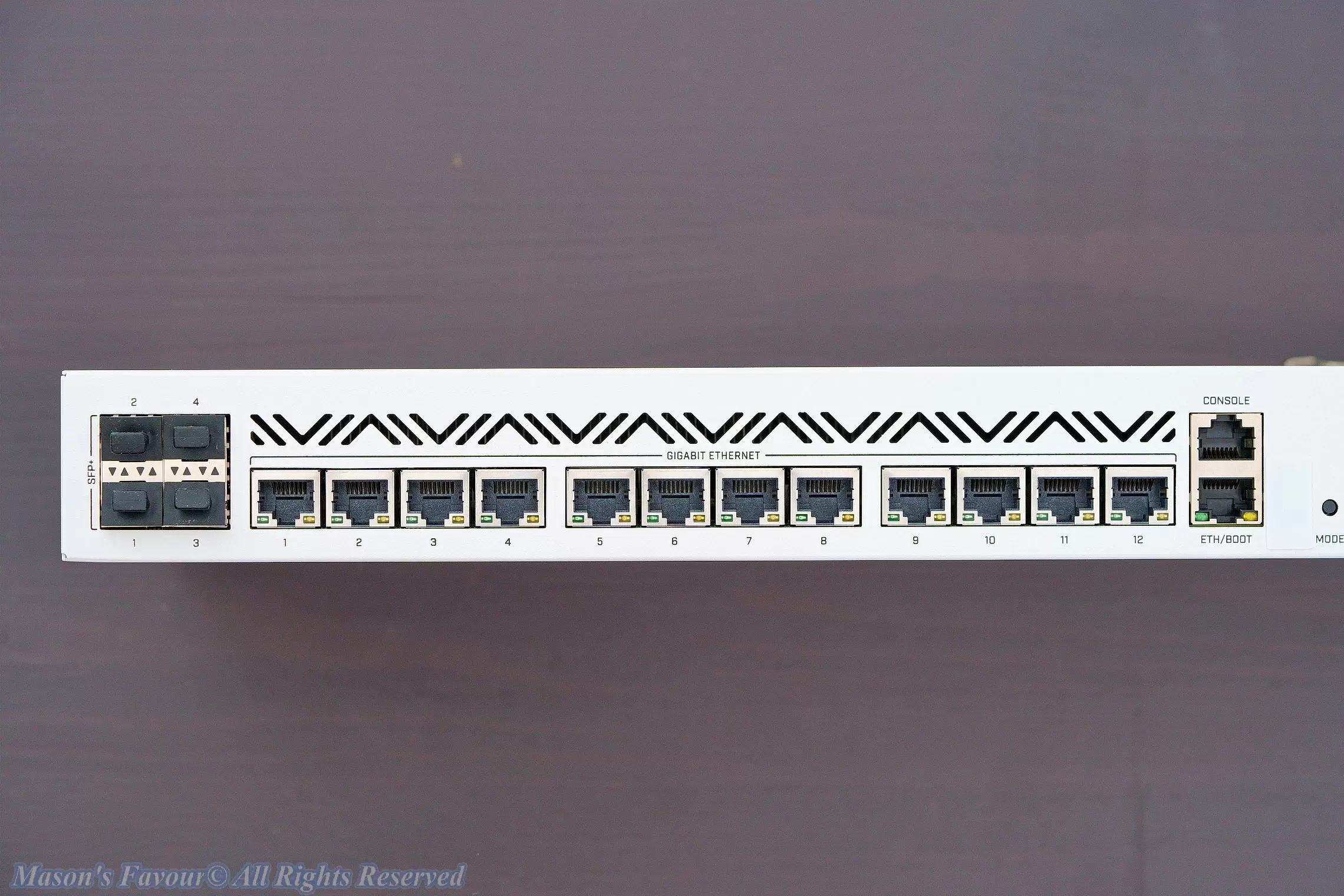 MikroTik CCR2116, Front