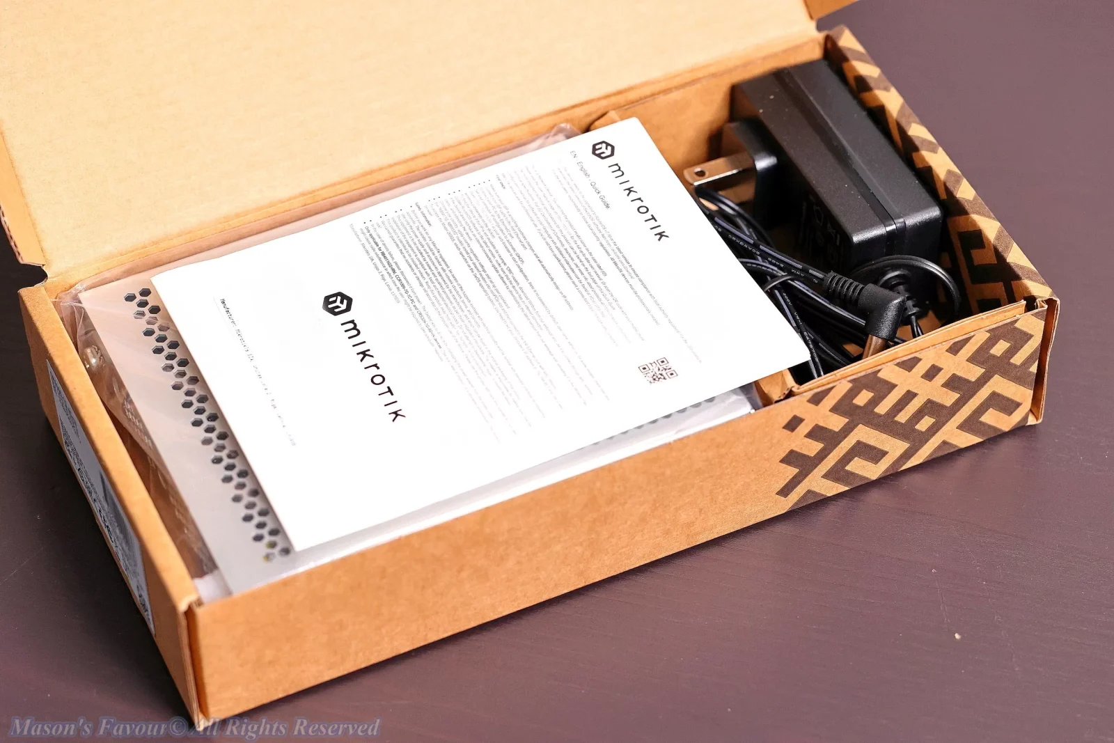 MikroTik CRS305-1G-4S+IN - Unboxing