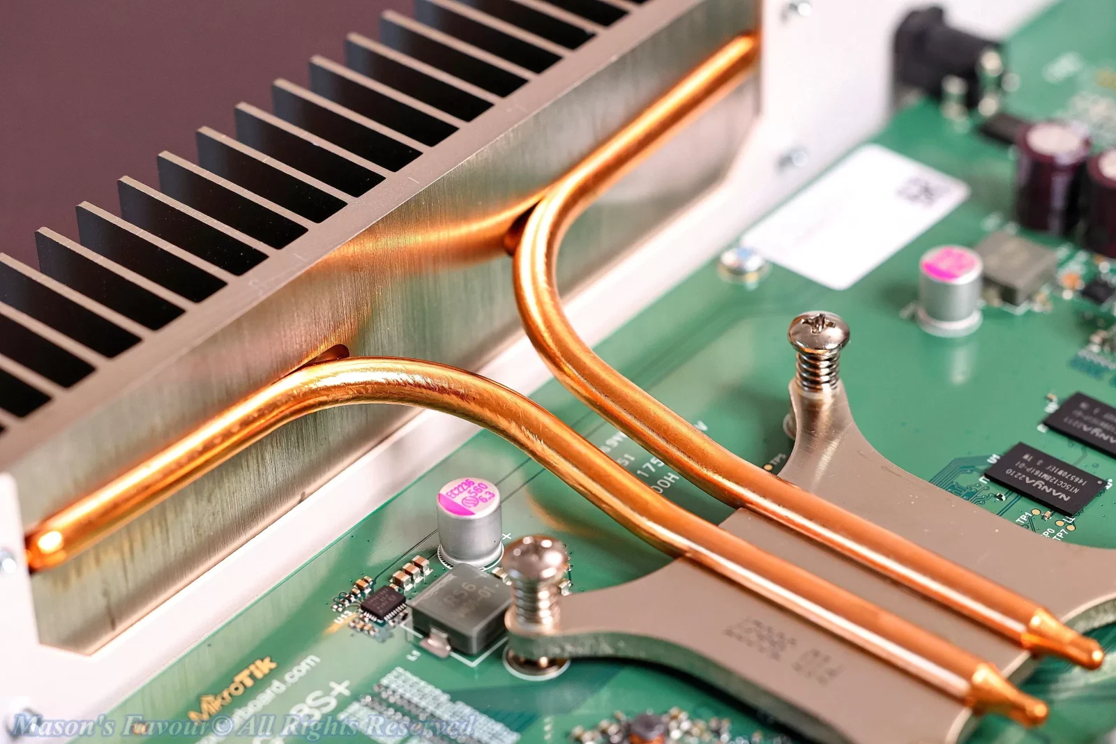 MikroTik CRS309-1G-8S+IN - Heatsink with Heat Pipe 4, External Heat Dissipation Fins