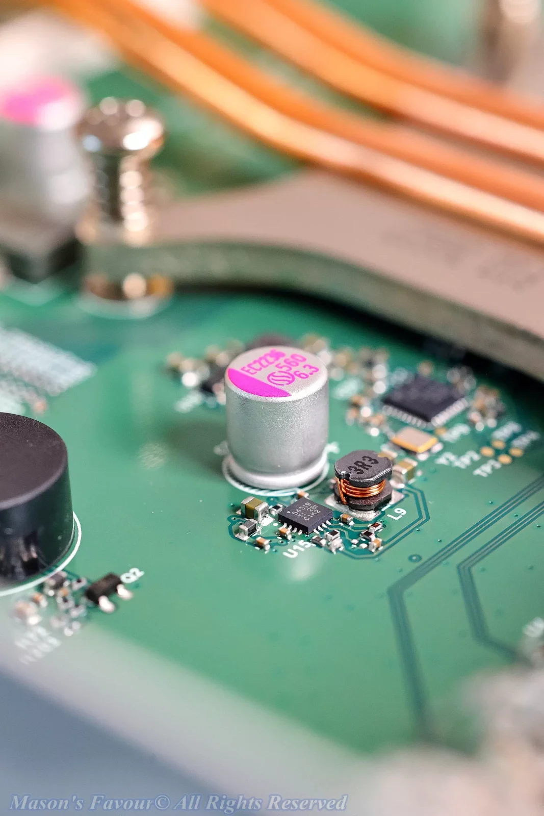 MikroTik CRS309-1G-8S+IN - Enlarged Perspective, Solid Capacitor 1