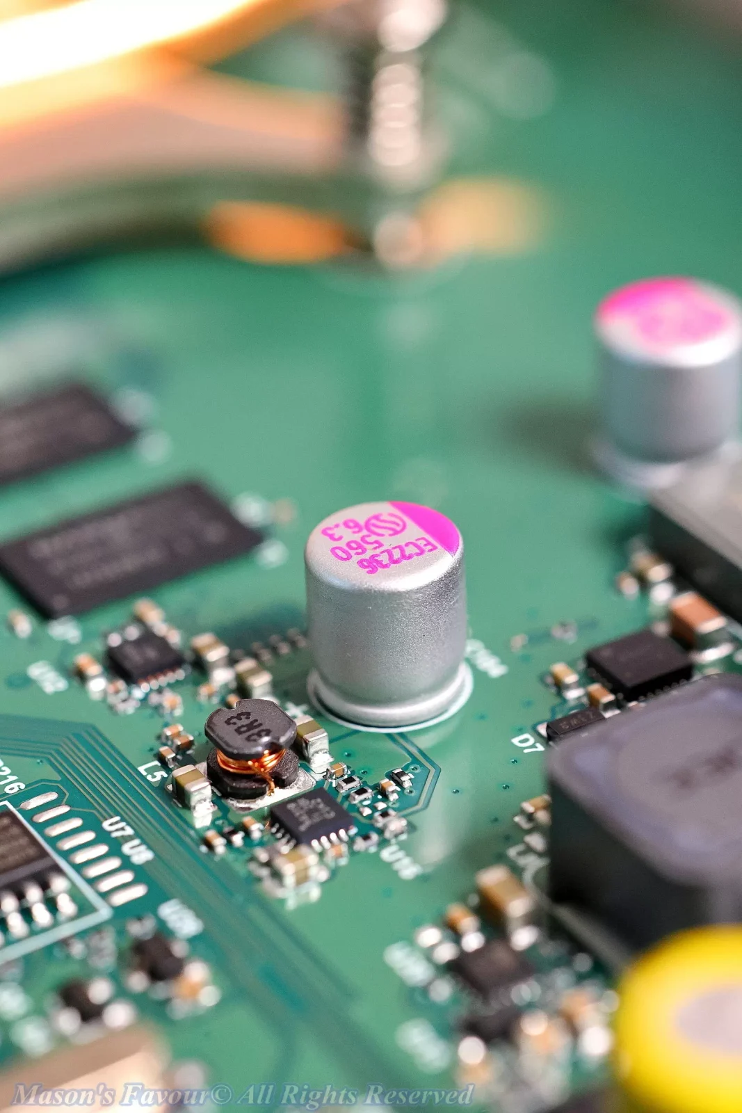 MikroTik CRS309-1G-8S+IN - Enlarged Perspective, Solid Capacitor 2