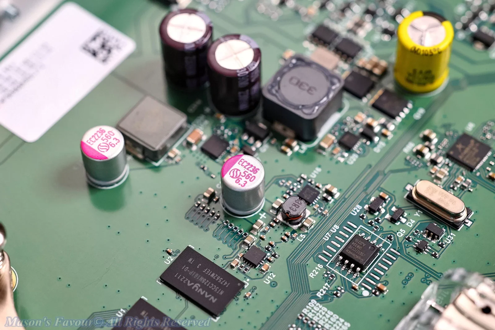MikroTik CRS309-1G-8S+IN - Enlarged Perspective, Another Solid&Electrolytic Capacitors