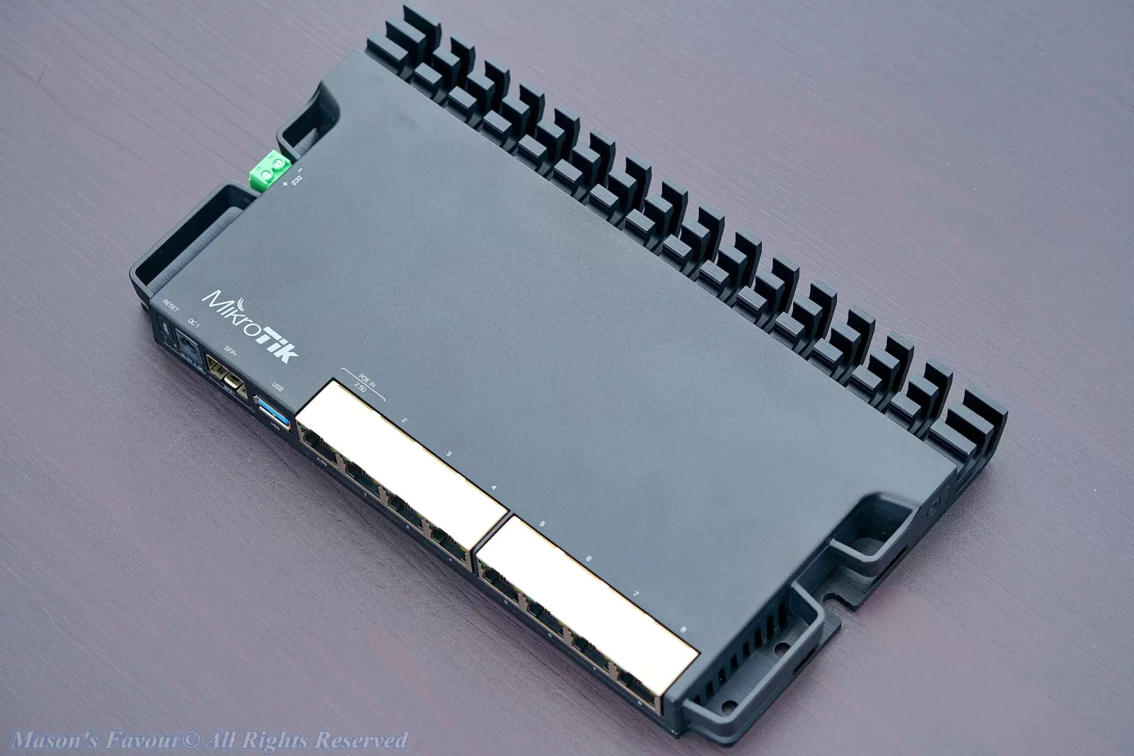 MikroTik RB5009UG+S+IN - Perspective 2