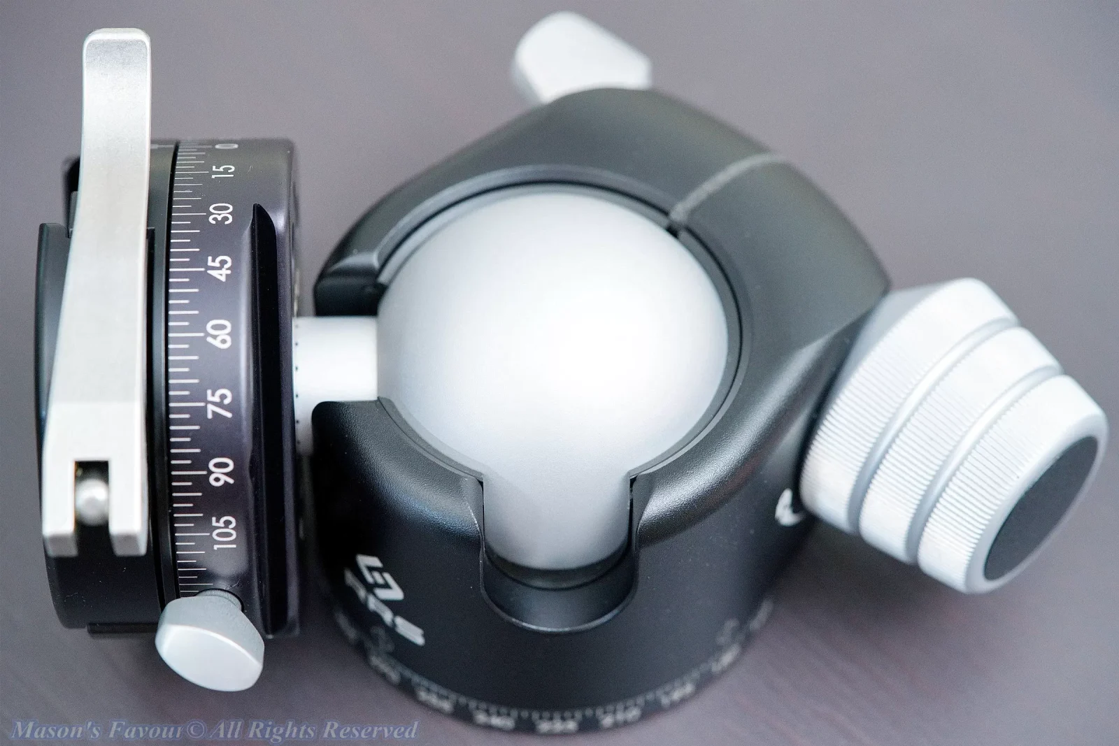 Really Right Stuff (RRS) BH-55 PCLR Ball Head - Ball Stem located in the Left Notch