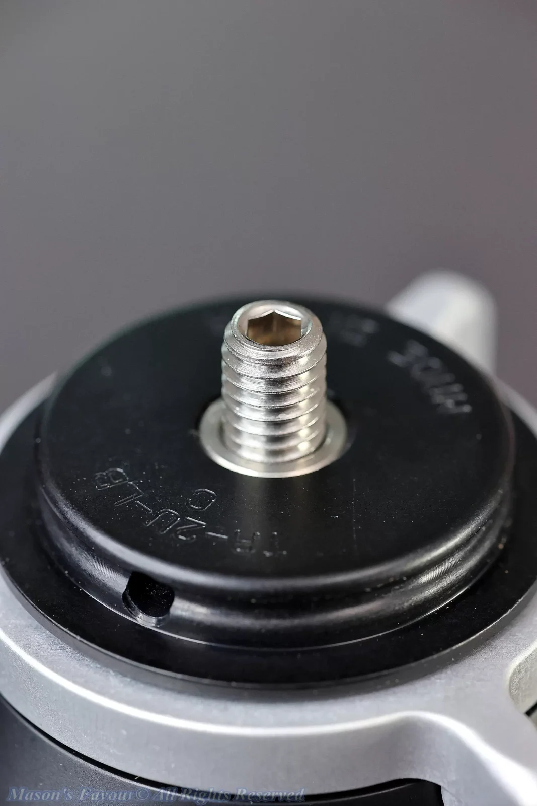 Really Right Stuff (RRS) TA-2U-LC Lever-Release Leveling Base - 3/8" Screw on the bottom of the Base, Enlarged View 1