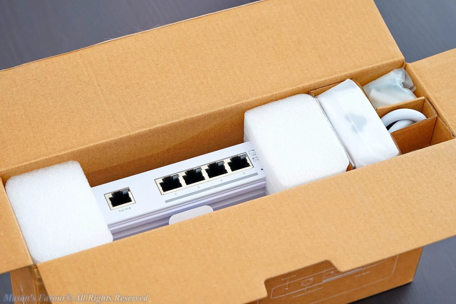 Ubiquiti UniFi Flex XG 10Gbe Switch - Unboxing