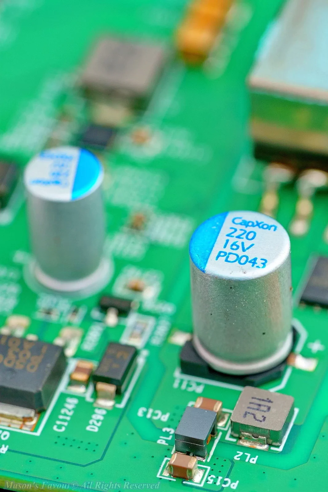 Ubiquiti UniFi Flex XG 10Gbe Switch - Conductive Polymer Aluminum Solid Capacitors, Thumb up!!!