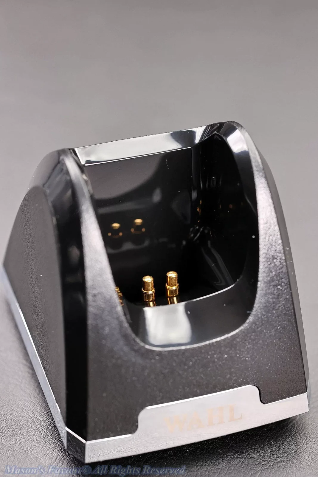 Wahl Pro Cordless Senior Metal Edition - Charging dock of the hair clipper, Perspective