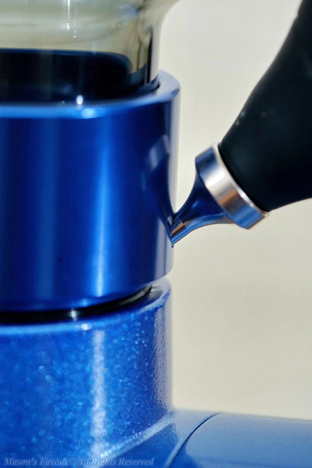 Yang-Chia Machine Coffee Grinder 690N - Bladder Powder Blower attached to the Detachable Bean Inlet Limiter, Enlarged View