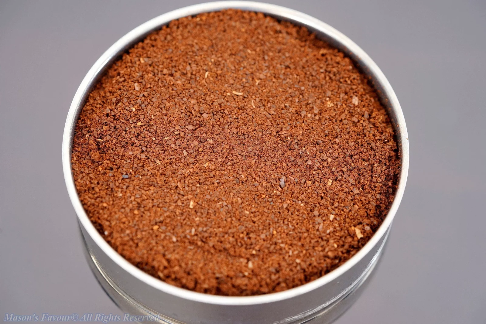Yang-Chia Machine Coffee Grinder 690N - Finished Coffee Powders in the Cup of the Moka Pot