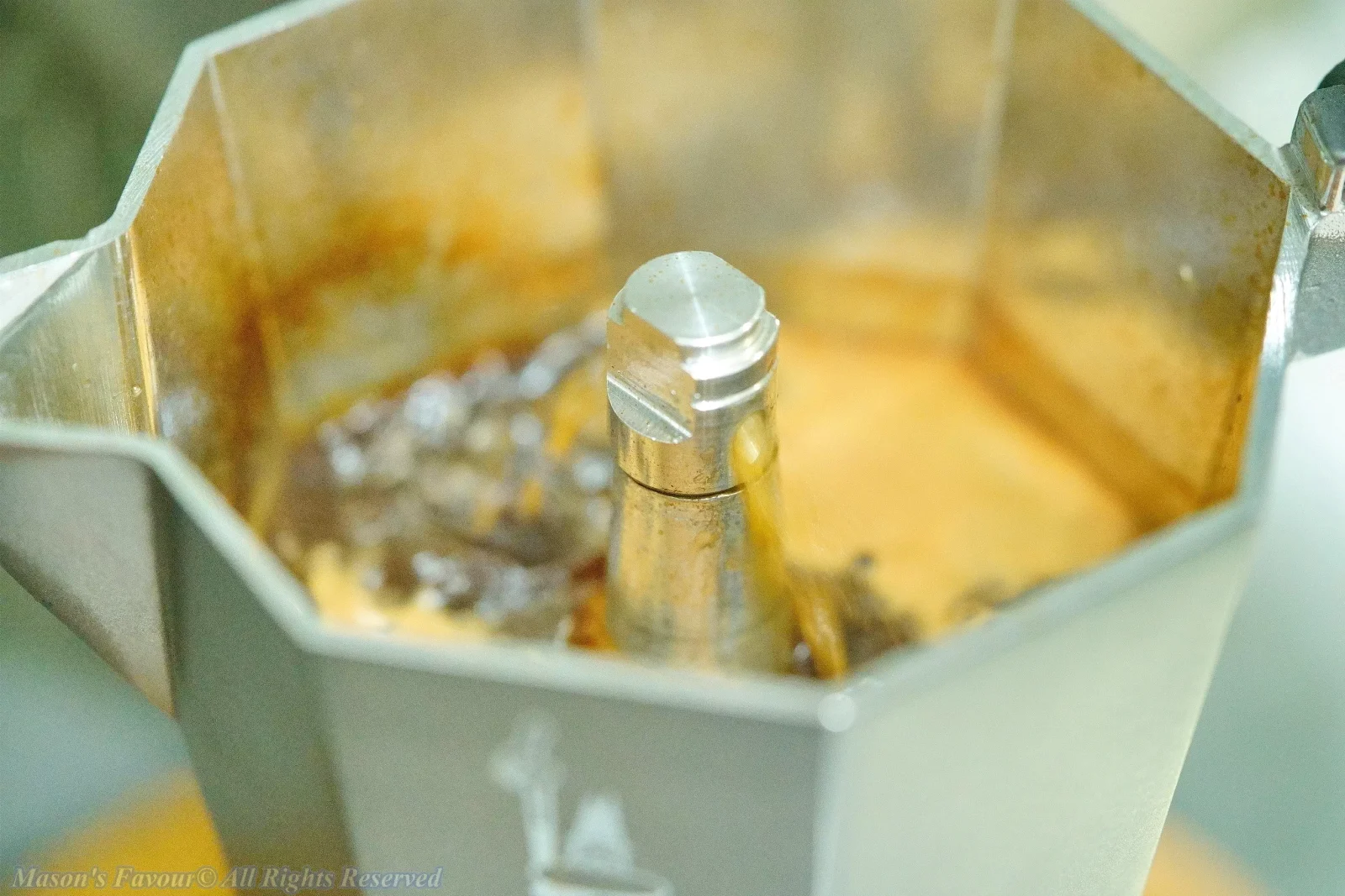 Yang-Chia Machine Coffee Grinder 690N - Brewing with the Moka Pot for an Excellent Espresso Coffee